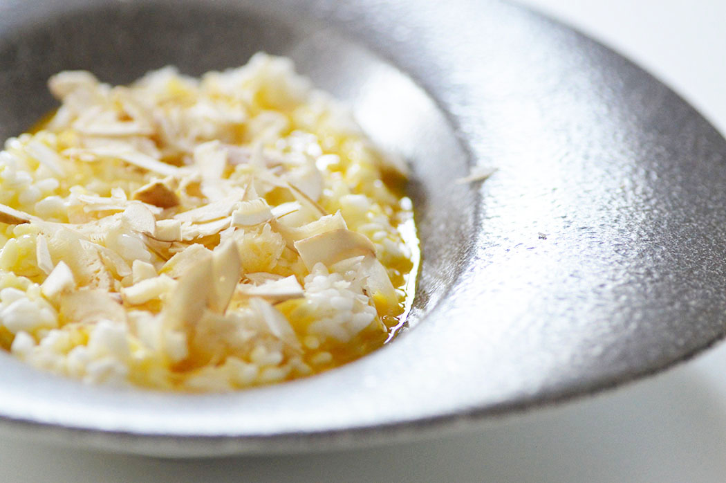 Riso con crema alla carbonara e spigni. - Triglia Di Bosco